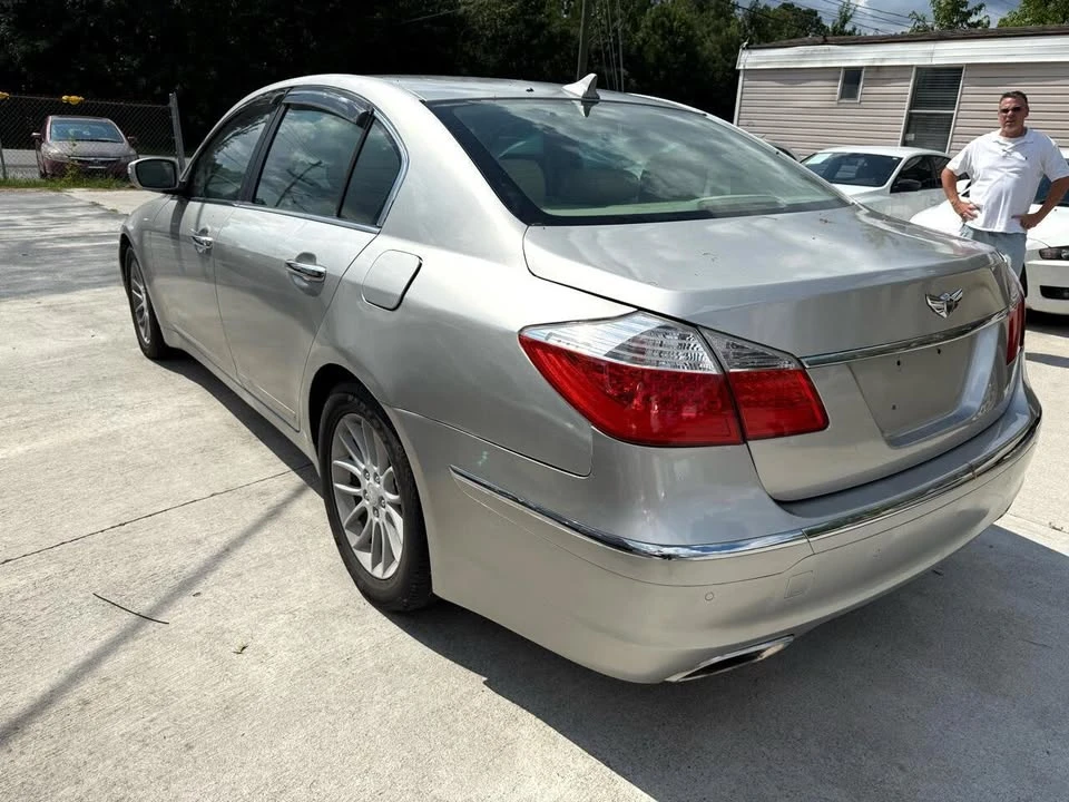 2009 Hyundai Genesis - Image 15 of 17