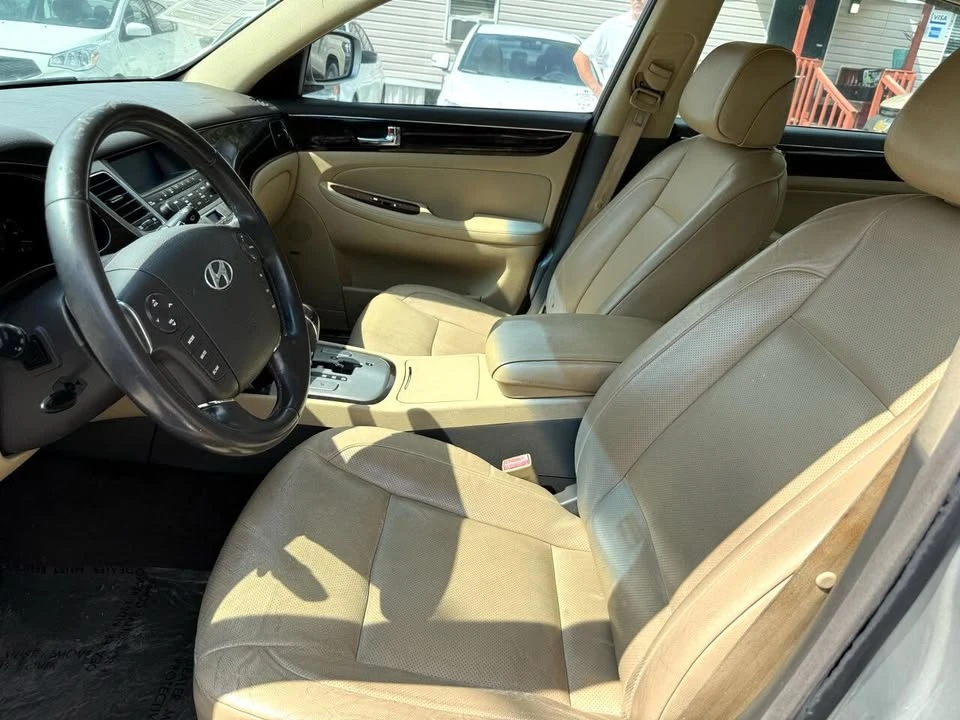 2009 Hyundai Genesis - Image 12 of 17