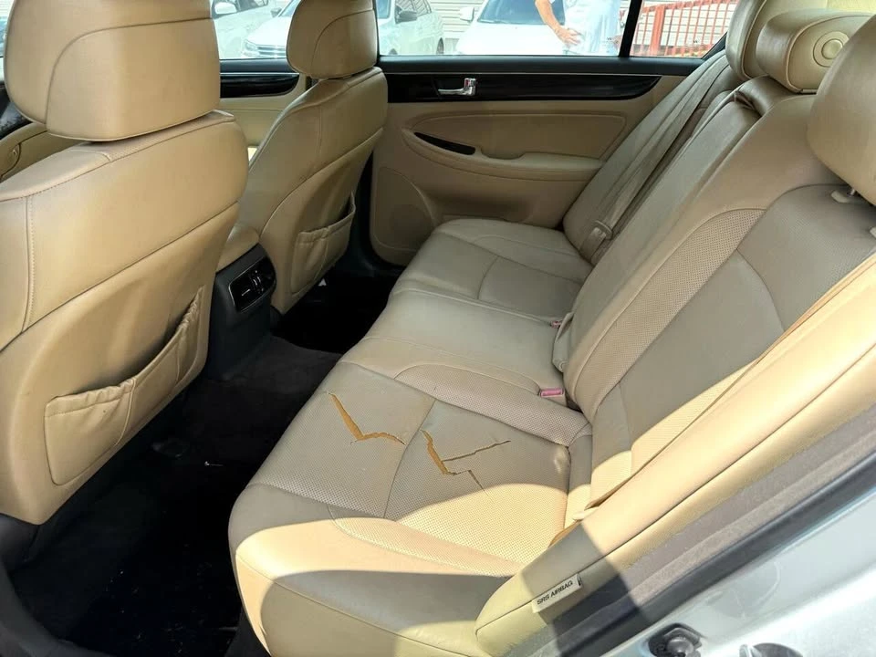2009 Hyundai Genesis - Image 13 of 17