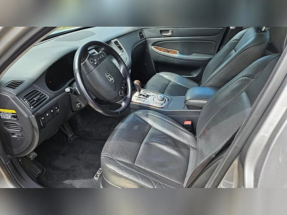 2009 Hyundai Genesis - Image 10 of 20