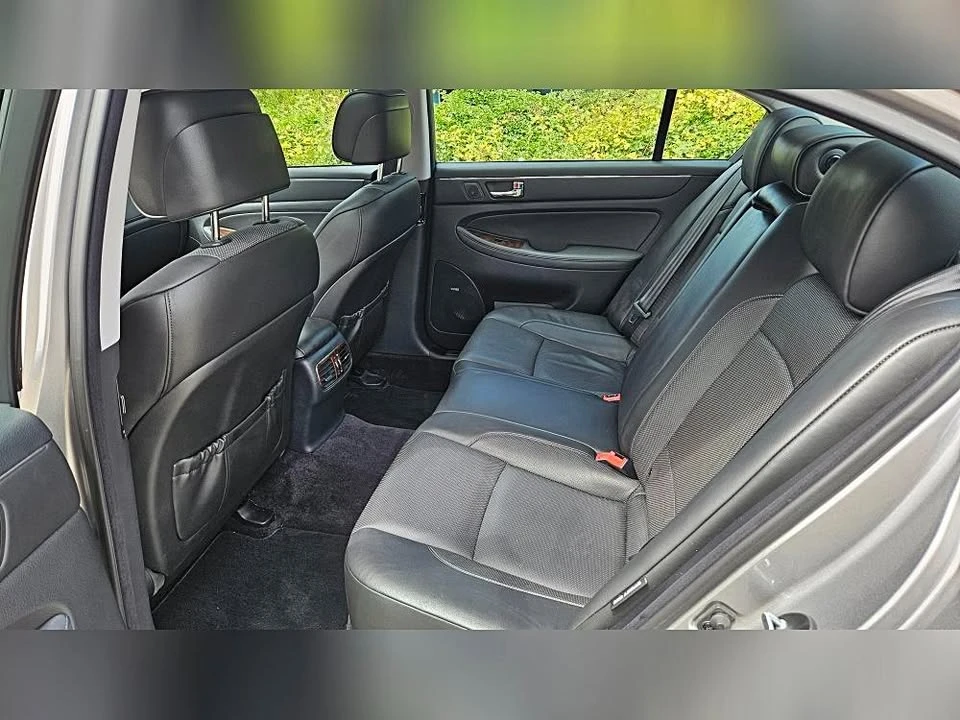 2009 Hyundai Genesis - Image 11 of 20