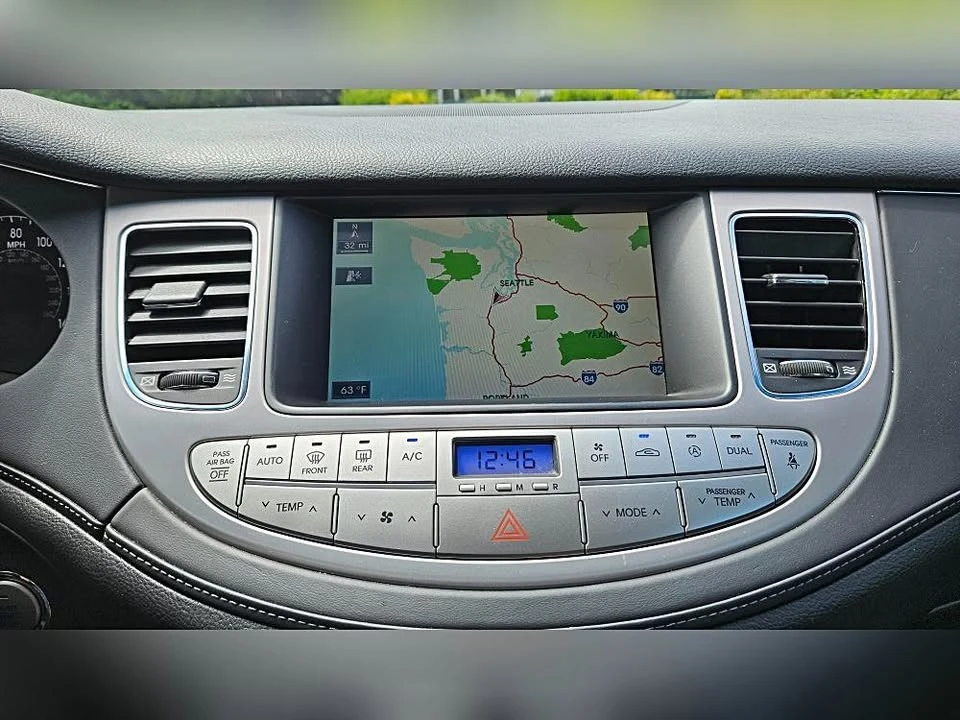 2009 Hyundai Genesis - Image 18 of 20