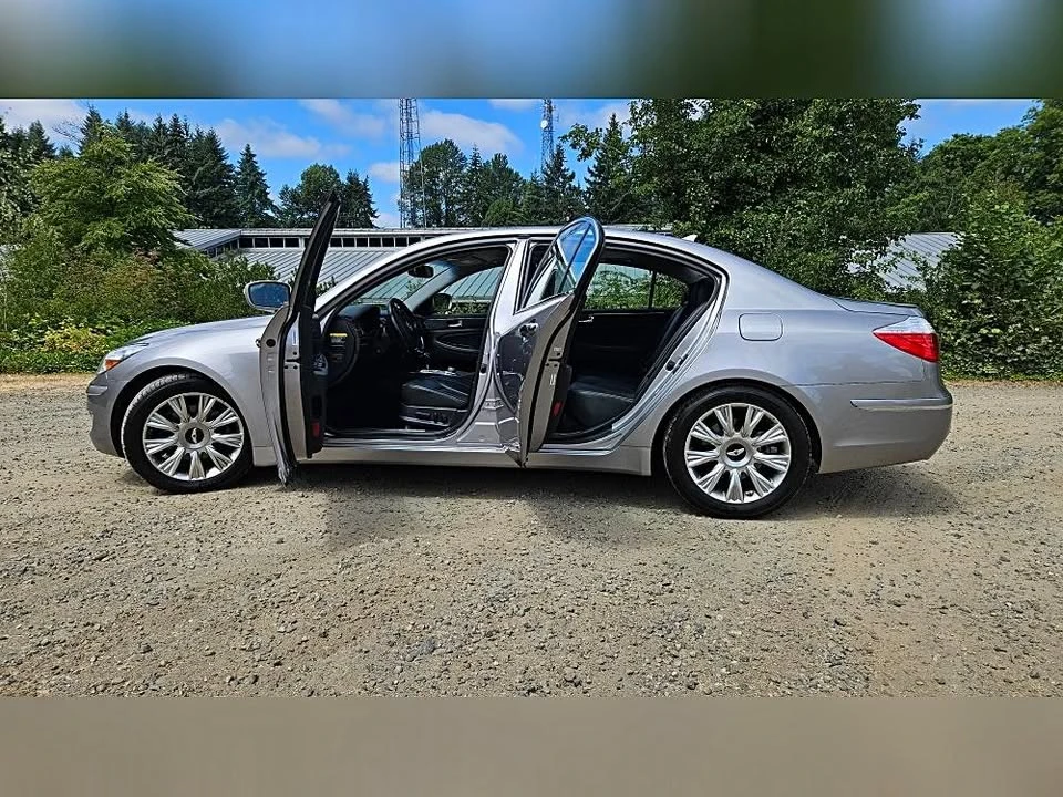 2009 Hyundai Genesis - Image 9 of 20