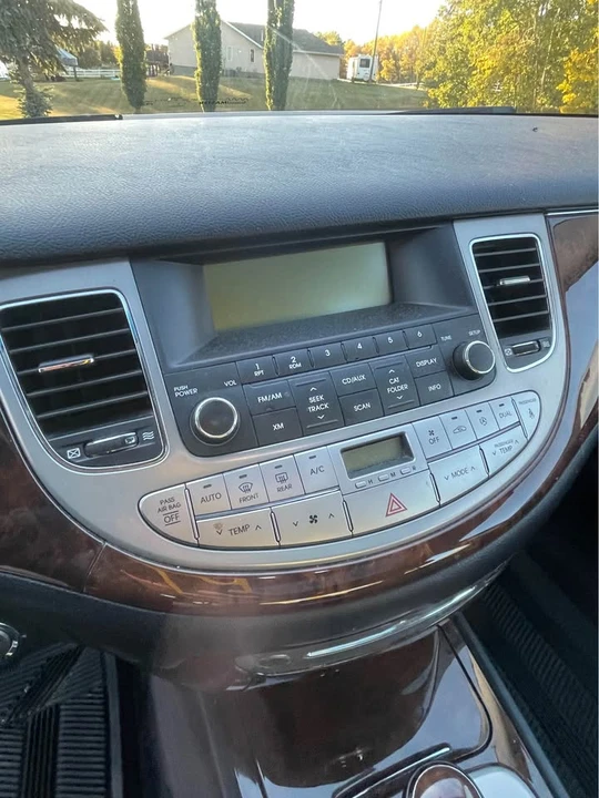 2009 Hyundai Genesis - Image 11 of 17