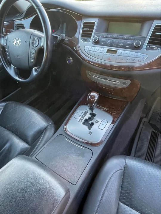 2009 Hyundai Genesis - Image 8 of 17