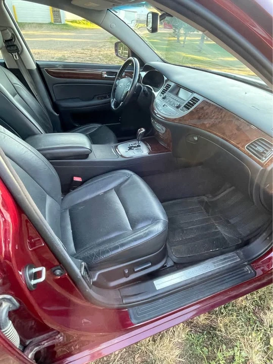 2009 Hyundai Genesis - Image 7 of 17