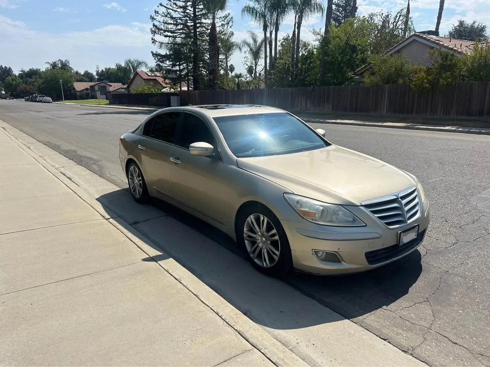 2009 Hyundai Genesis - Image 2 of 7
