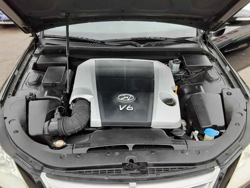 2009 Hyundai Genesis - Image 2 of 8