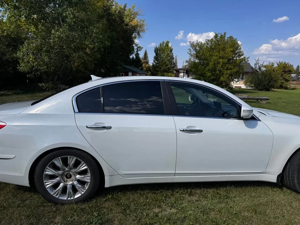 2009 Hyundai Genesis - Image 5 of 12
