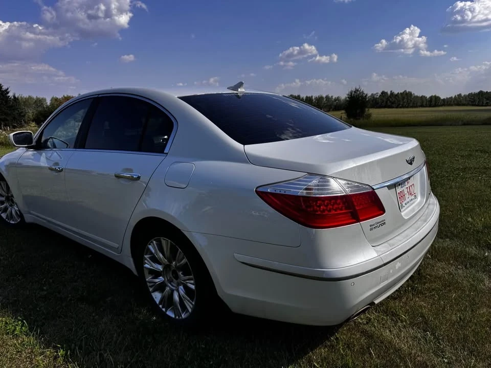 2009 Hyundai Genesis - Image 4 of 12