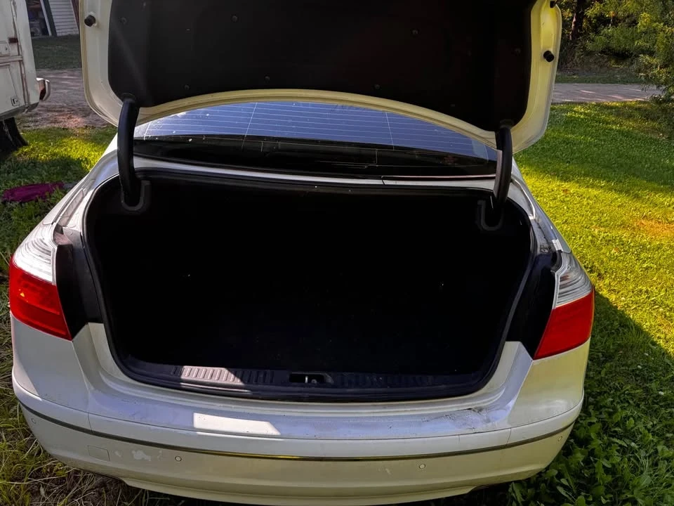2009 Hyundai Genesis - Image 9 of 12