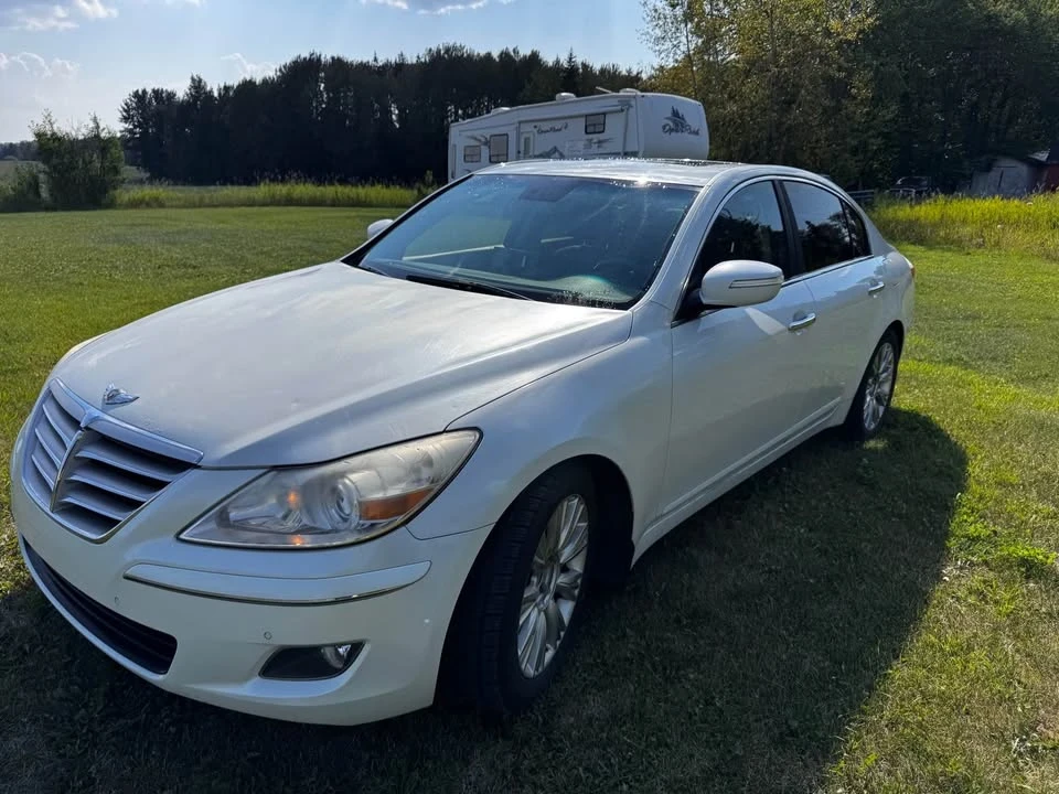 2009 Hyundai Genesis - Image 2 of 12