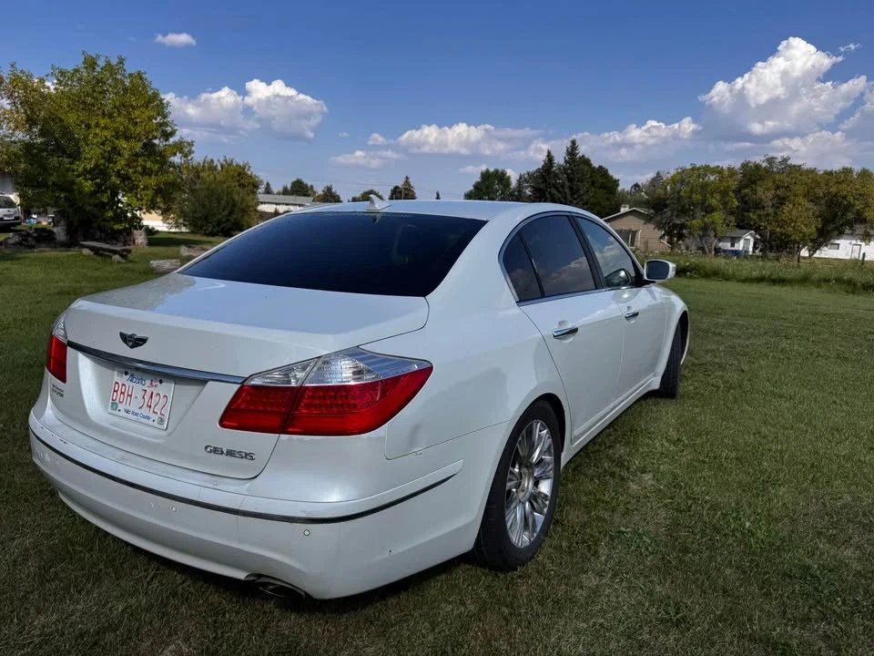 2009 Hyundai Genesis - Image 3 of 12