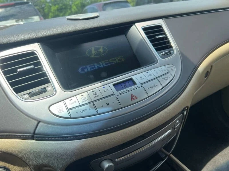 2009 Hyundai Genesis - Image 11 of 19