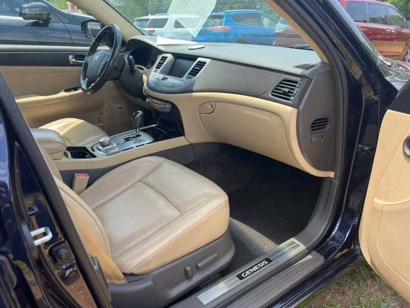 2009 Hyundai Genesis - Image 13 of 19