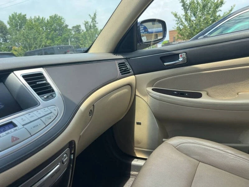 2009 Hyundai Genesis - Image 18 of 19