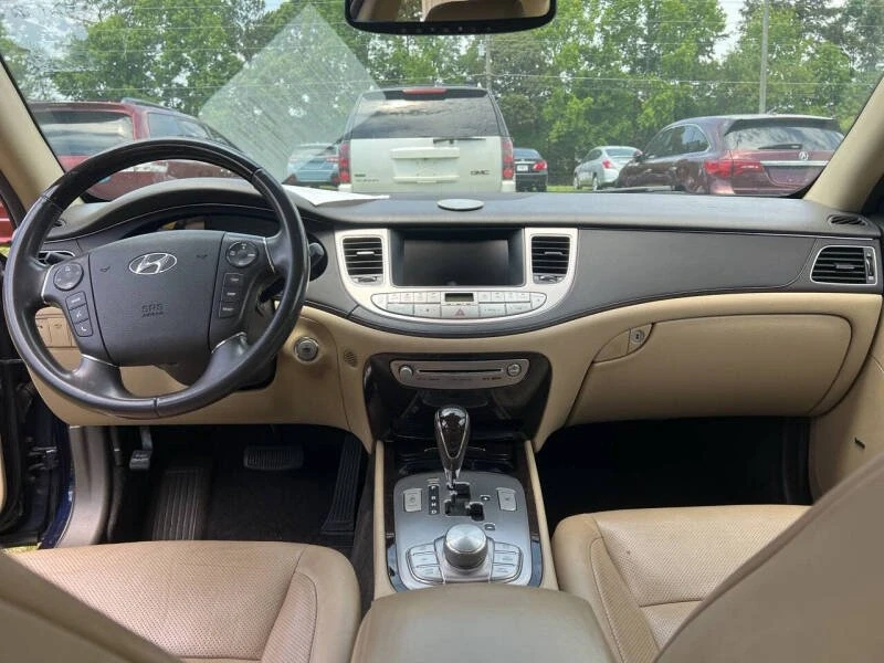 2009 Hyundai Genesis - Image 8 of 19