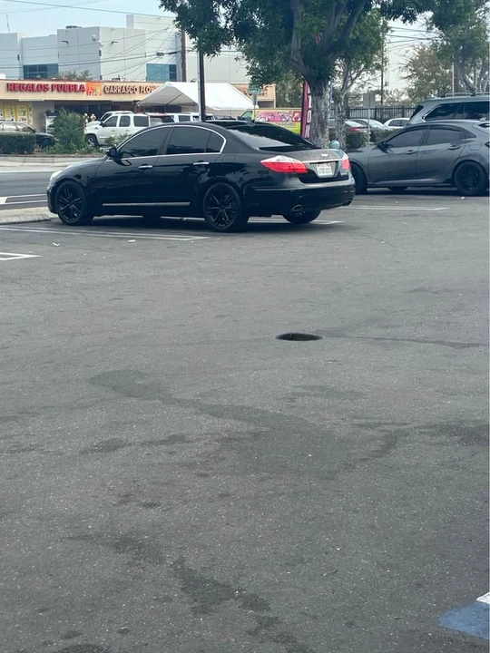 2009 Hyundai Genesis - Image 2 of 2