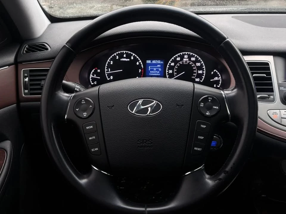 2009 Hyundai Genesis - Image 12 of 18