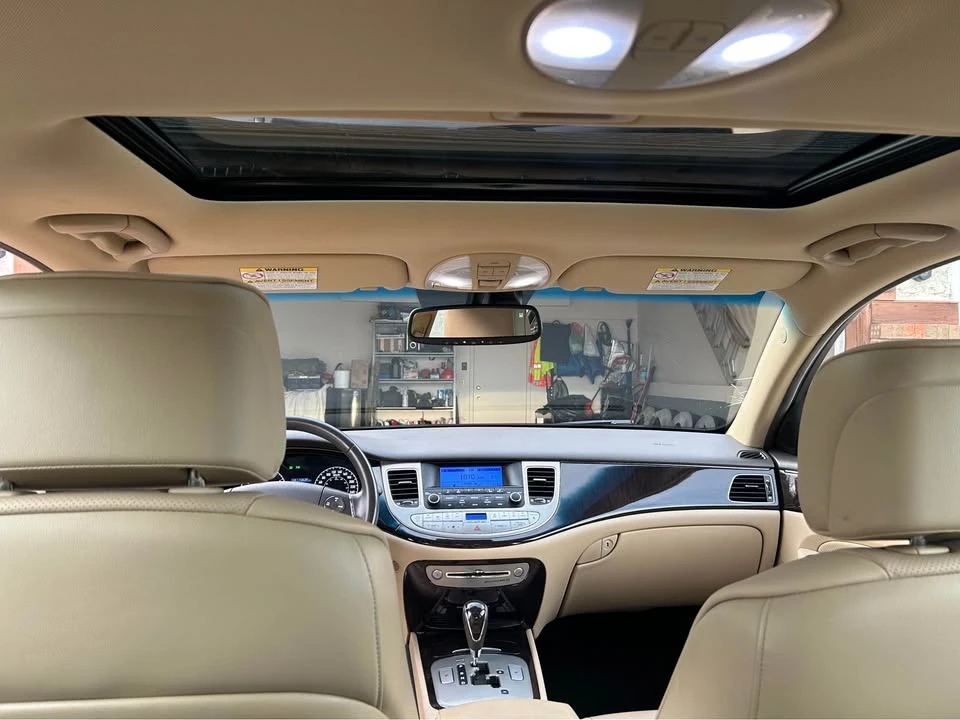 2009 Hyundai Genesis - Image 11 of 16
