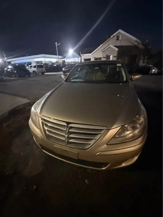 2009 Hyundai Genesis - Image 4 of 9