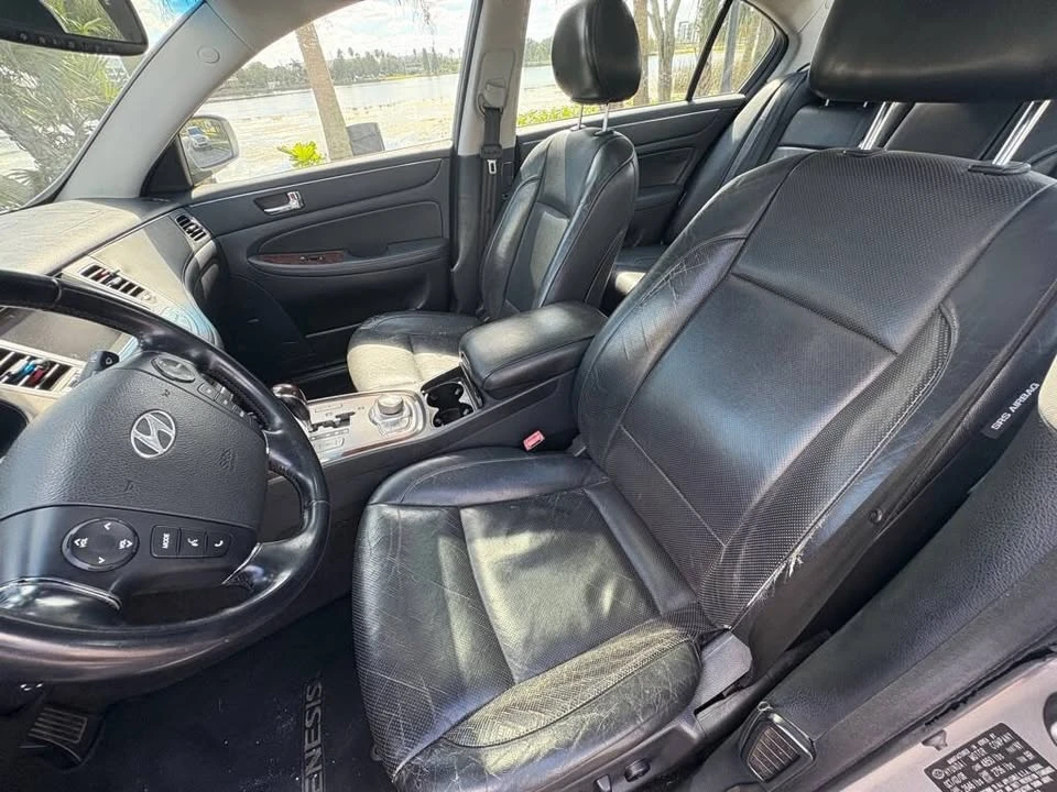 2009 Hyundai Genesis - Image 16 of 18