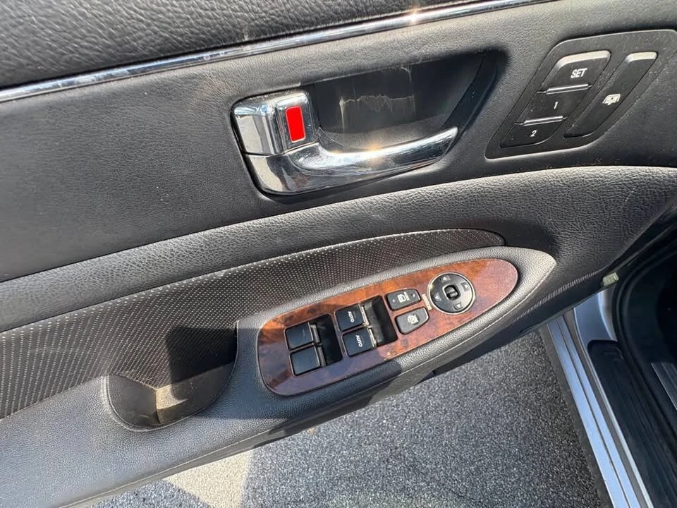 2009 Hyundai Genesis - Image 15 of 18