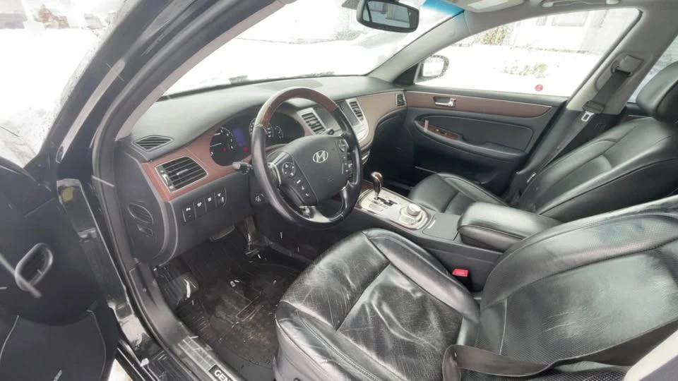 2009 Hyundai Genesis - Image 5 of 5