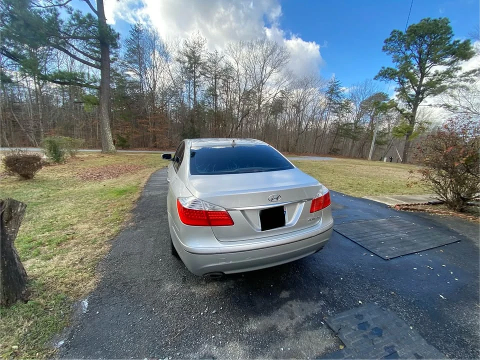2009 Hyundai Genesis - Image 7 of 11