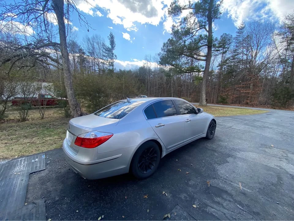2009 Hyundai Genesis - Image 6 of 11