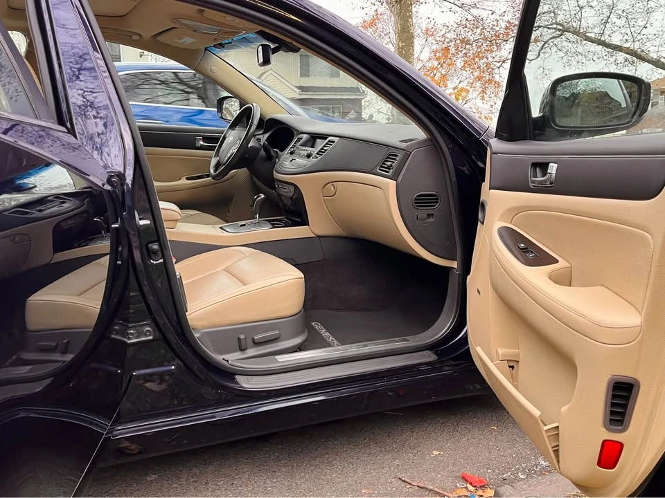 2009 Hyundai Genesis - Image 6 of 12