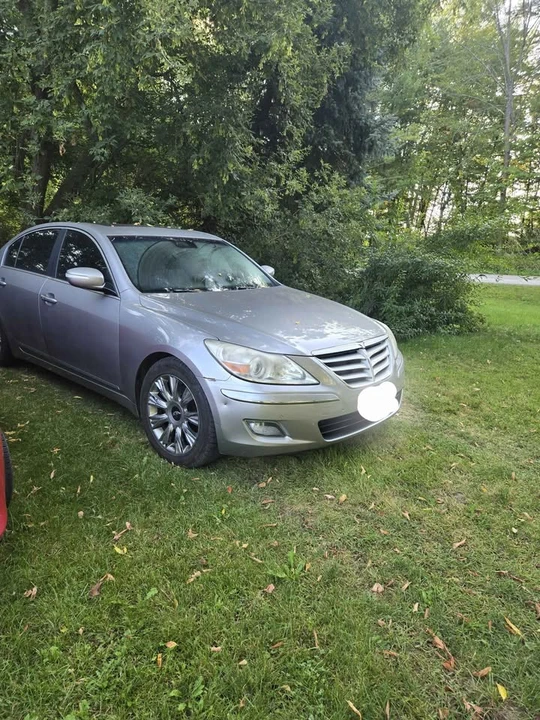 2009 Hyundai Genesis - Image 2 of 11