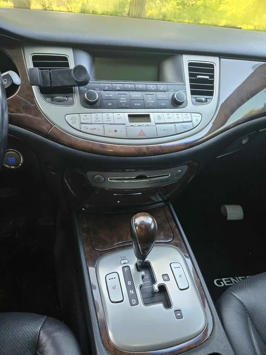 2009 Hyundai Genesis - Image 8 of 11