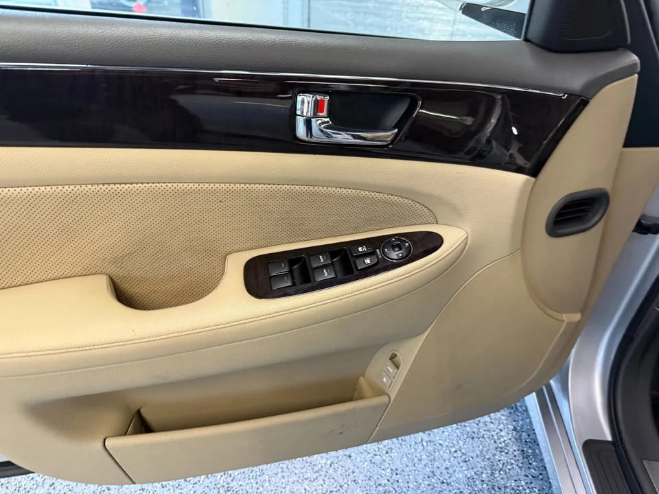 2009 Hyundai Genesis - Image 10 of 15