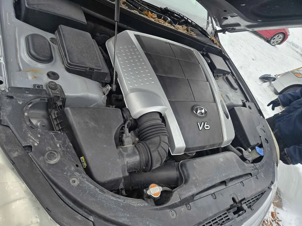 2009 Hyundai Genesis - Image 10 of 11