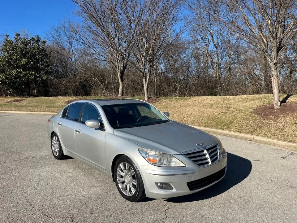 2009 Hyundai Genesis - Image 11 of 15