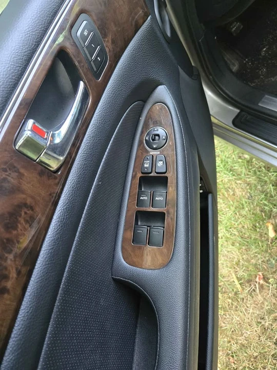 2009 Hyundai Genesis - Image 5 of 11