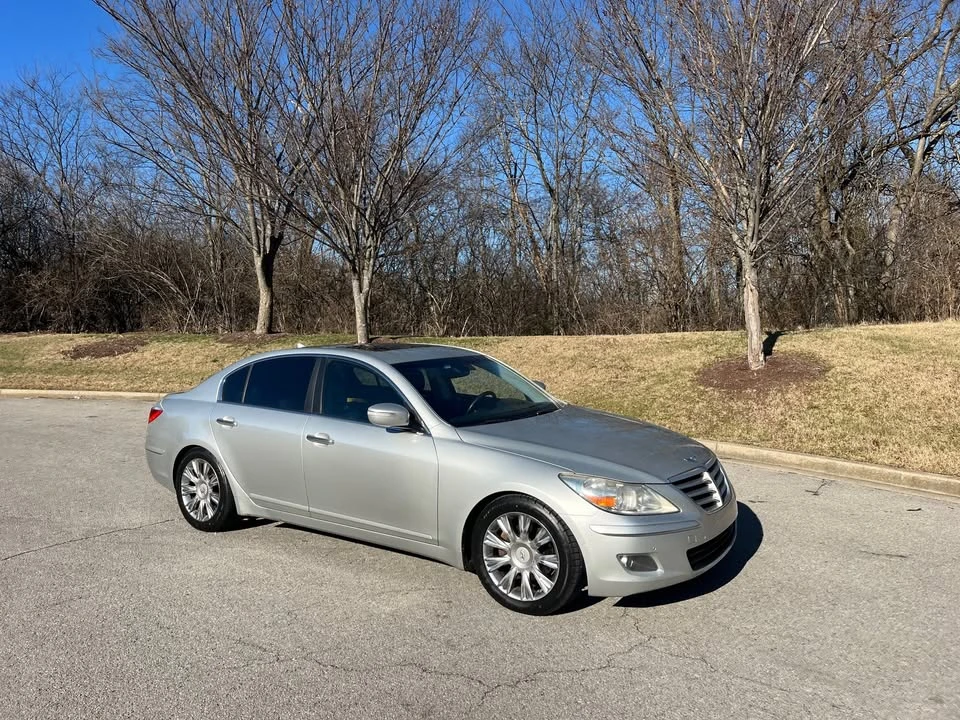 2009 Hyundai Genesis - Image 10 of 15