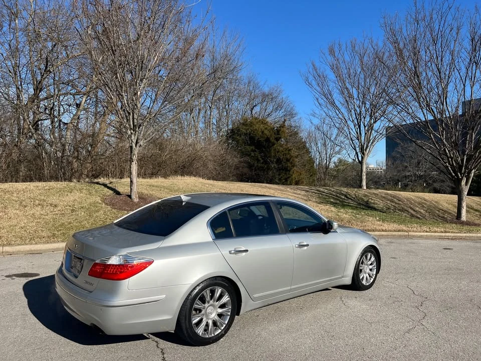 2009 Hyundai Genesis - Image 4 of 15