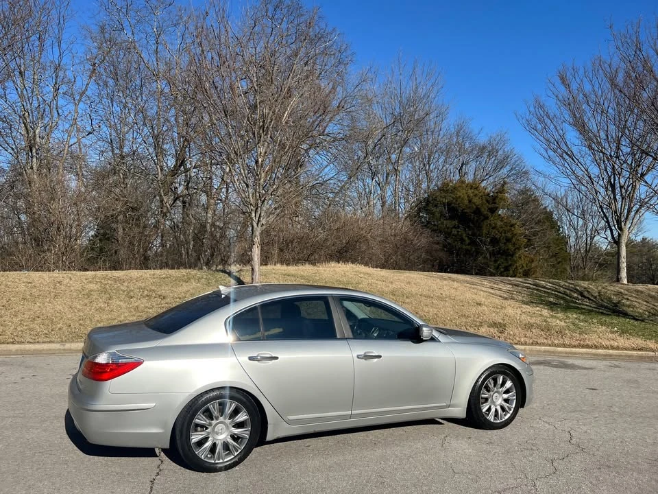 2009 Hyundai Genesis - Image 5 of 15