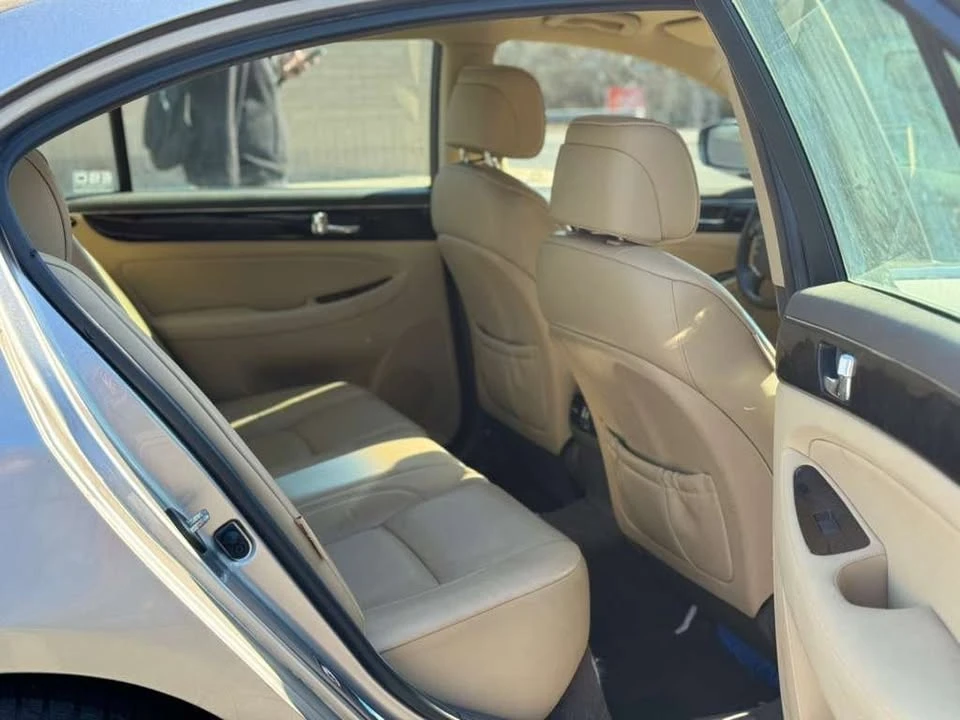 2009 Hyundai Genesis - Image 2 of 11