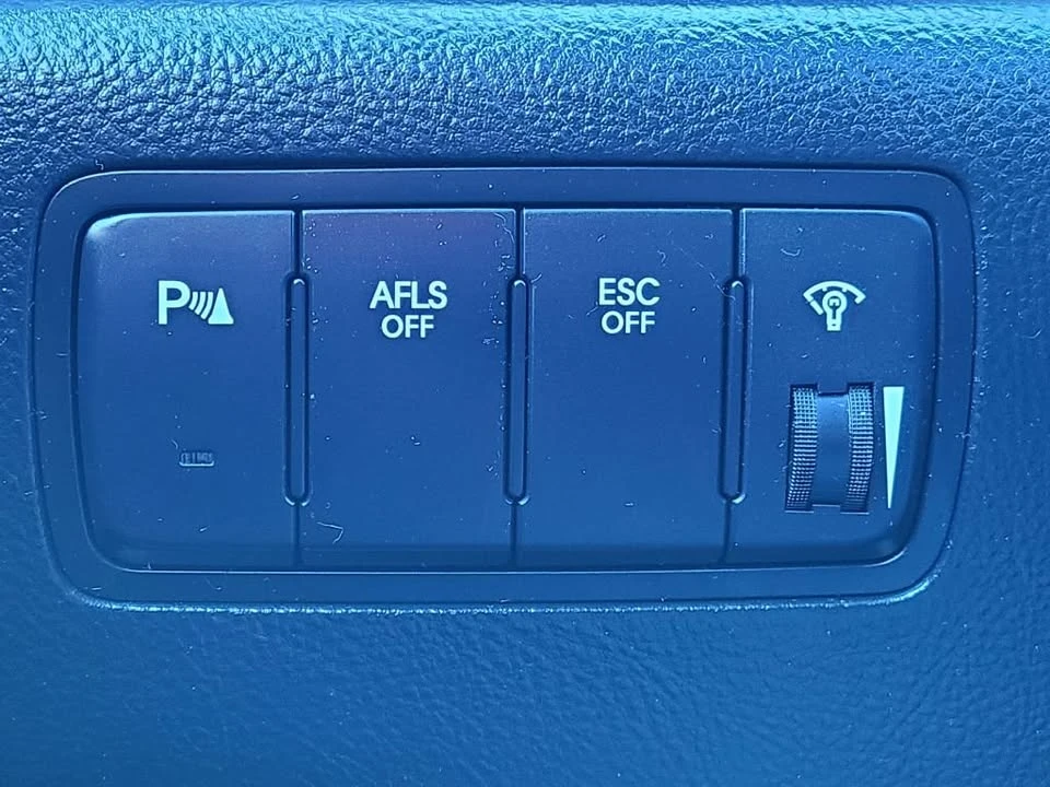 2009 Hyundai Genesis - Image 15 of 20