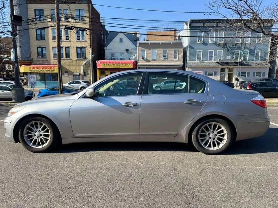 2009 Hyundai Genesis - Image 8 of 11