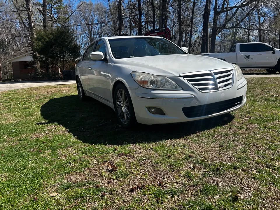 2009 Hyundai Genesis - Image 2 of 12