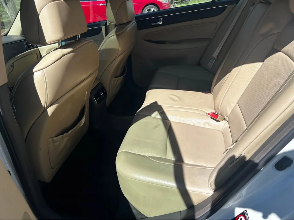 2009 Hyundai Genesis - Image 8 of 12