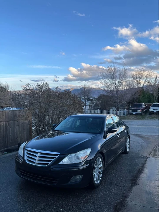 2009 Hyundai Genesis - Image 2 of 4