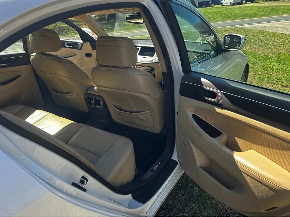 2009 Hyundai Genesis - Image 12 of 12