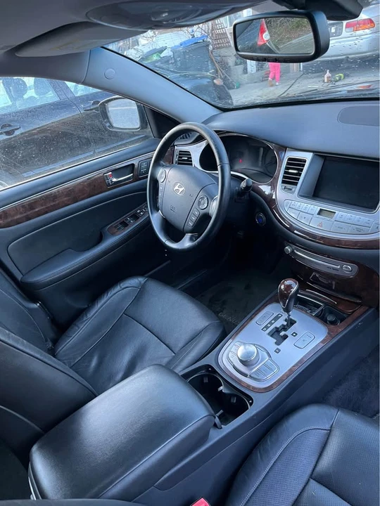 2009 Hyundai Genesis - Image 4 of 4