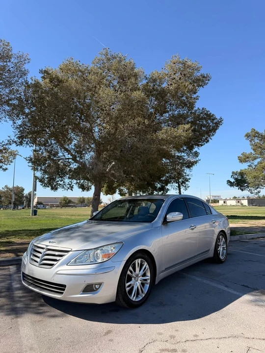 2009 Hyundai Genesis - Image 2 of 10