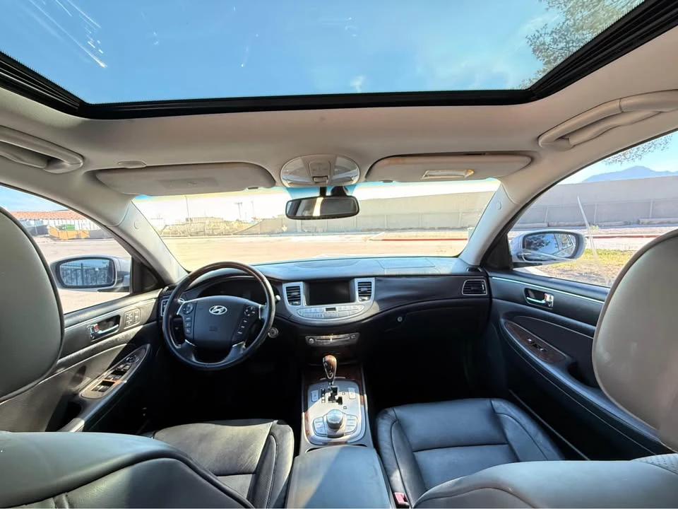 2009 Hyundai Genesis - Image 7 of 10